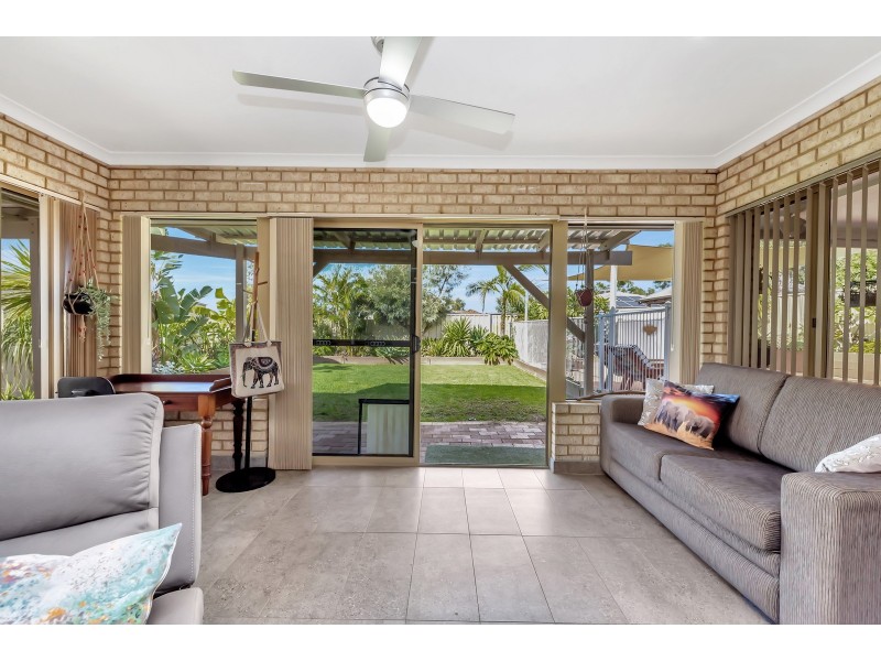 6 Allamanda Way, Halls Head WA 6210