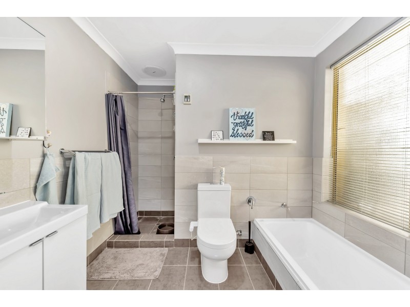 6 Allamanda Way, Halls Head WA 6210