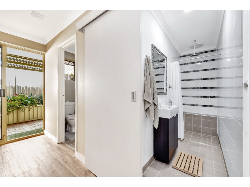 6 Allamanda Way, Halls Head WA 6210