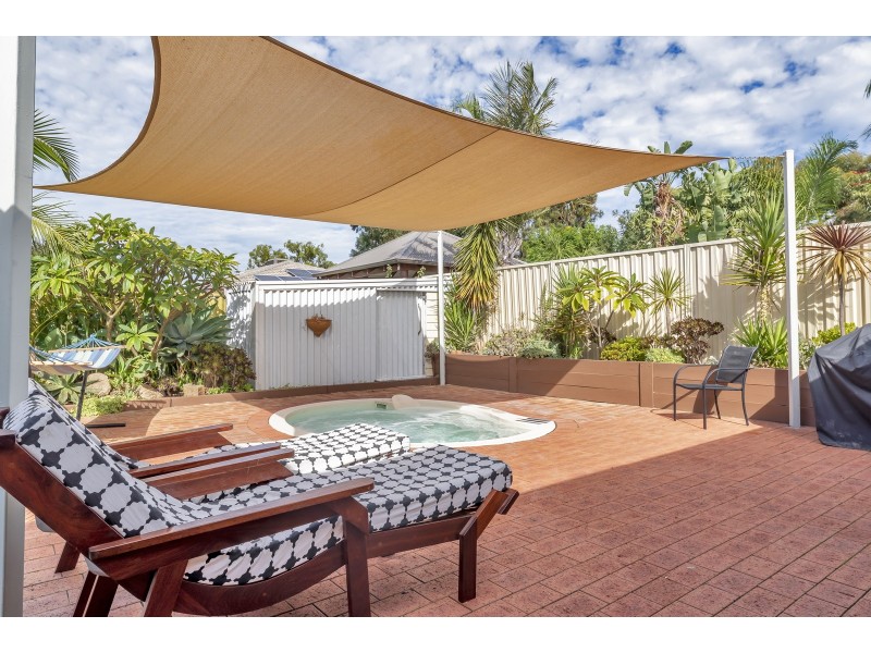 6 Allamanda Way, Halls Head WA 6210