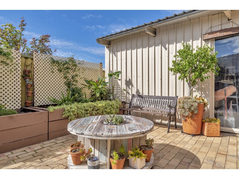 6 Allamanda Way, Halls Head WA 6210