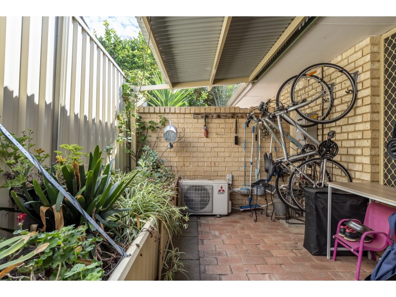 6 Allamanda Way, Halls Head WA 6210