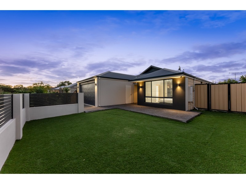 30 Rocklands Loop, Carramar WA 6031