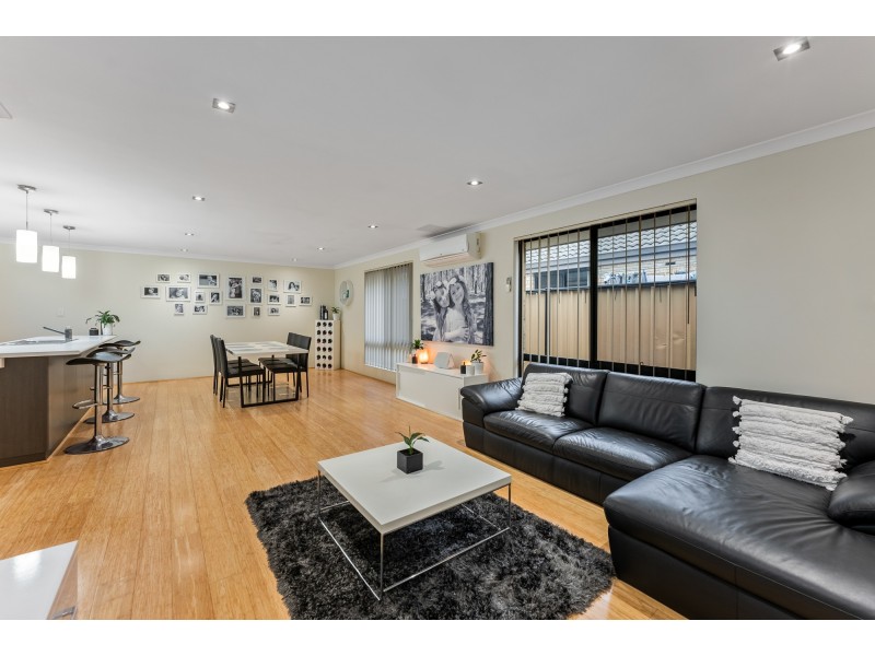 30 Rocklands Loop, Carramar WA 6031