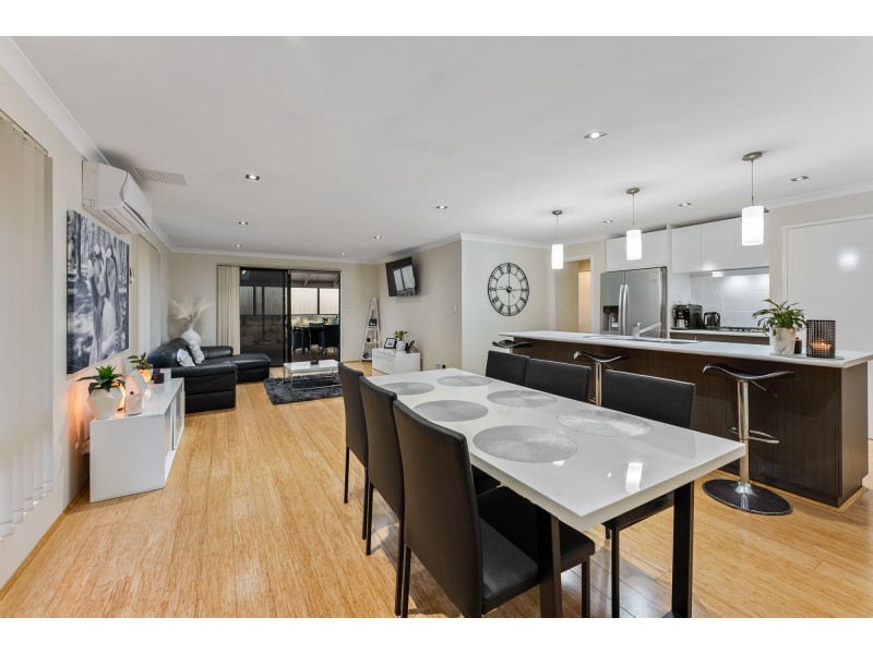 30 Rocklands Loop, Carramar WA 6031