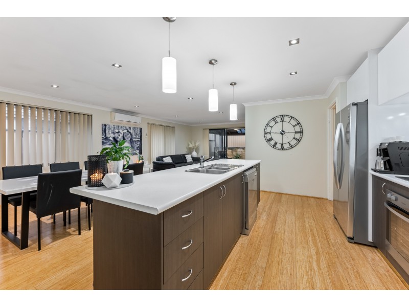 30 Rocklands Loop, Carramar WA 6031