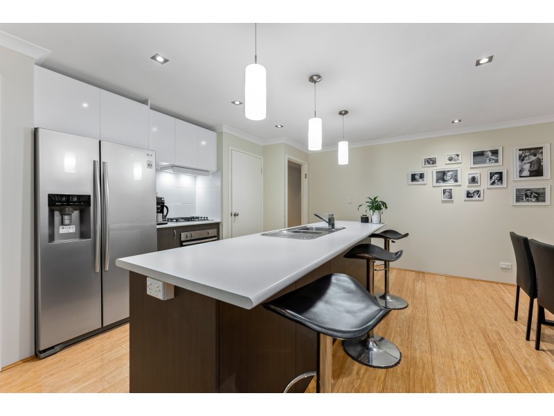 30 Rocklands Loop, Carramar WA 6031