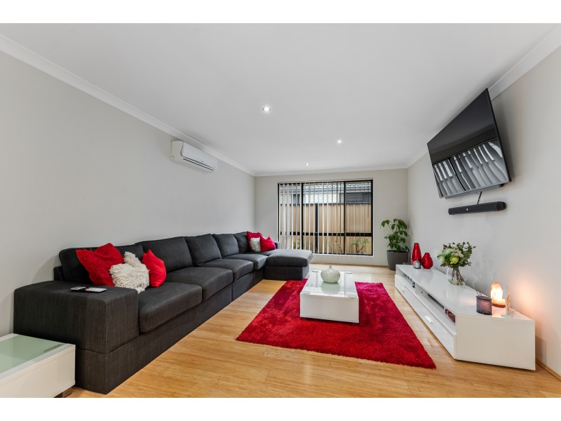 30 Rocklands Loop, Carramar WA 6031