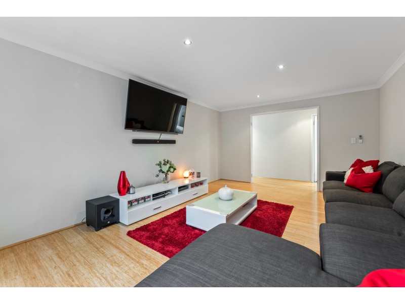 30 Rocklands Loop, Carramar WA 6031