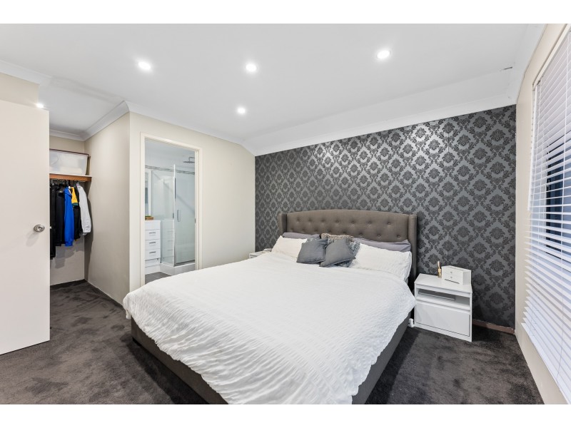 30 Rocklands Loop, Carramar WA 6031