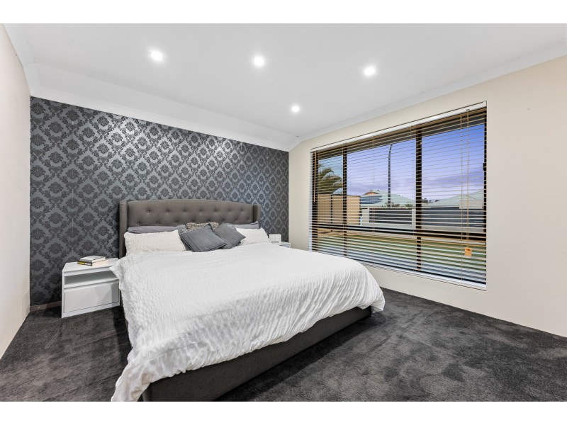 30 Rocklands Loop, Carramar WA 6031