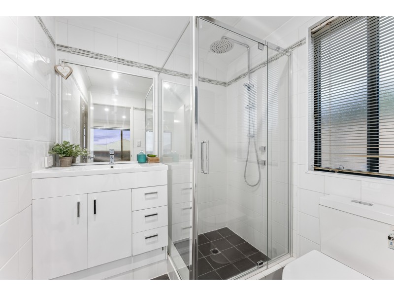 30 Rocklands Loop, Carramar WA 6031