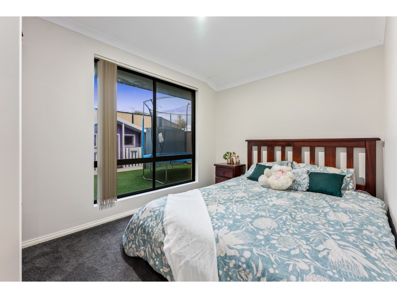 30 Rocklands Loop, Carramar WA 6031