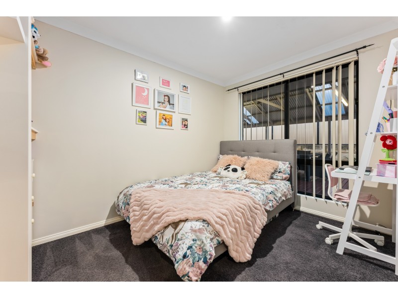 30 Rocklands Loop, Carramar WA 6031