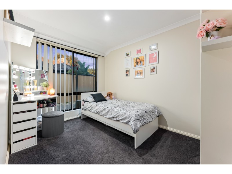 30 Rocklands Loop, Carramar WA 6031