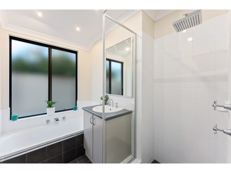 30 Rocklands Loop, Carramar WA 6031