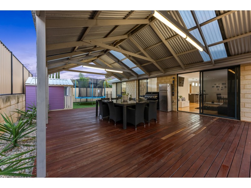 30 Rocklands Loop, Carramar WA 6031