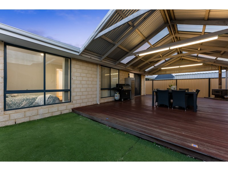 30 Rocklands Loop, Carramar WA 6031