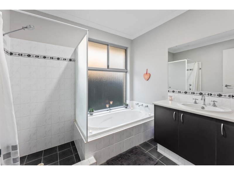 9 Astrolux Court, Banksia Grove WA 6031