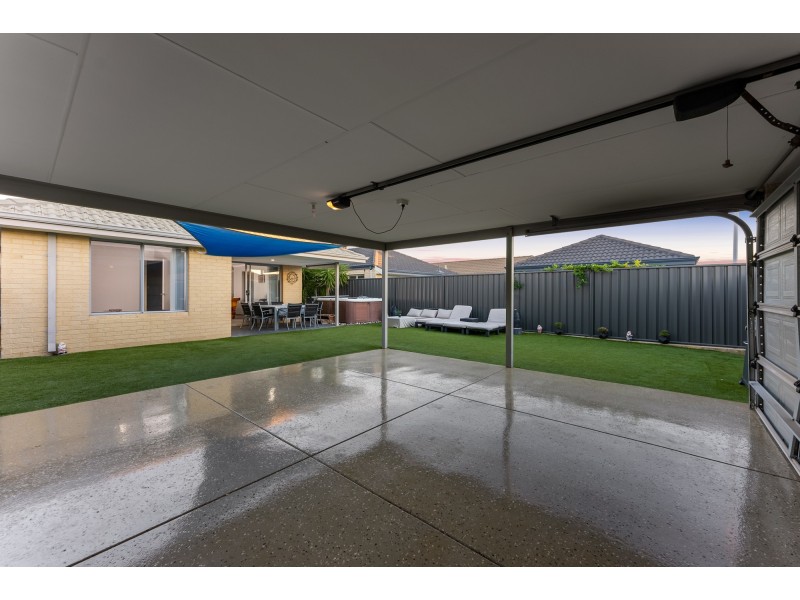 9 Astrolux Court, Banksia Grove WA 6031