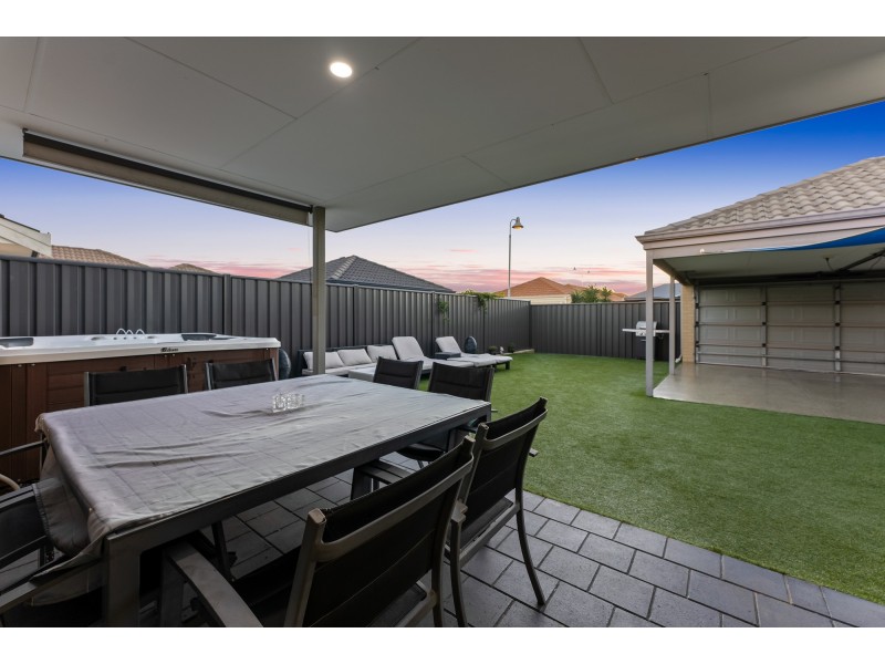 9 Astrolux Court, Banksia Grove WA 6031