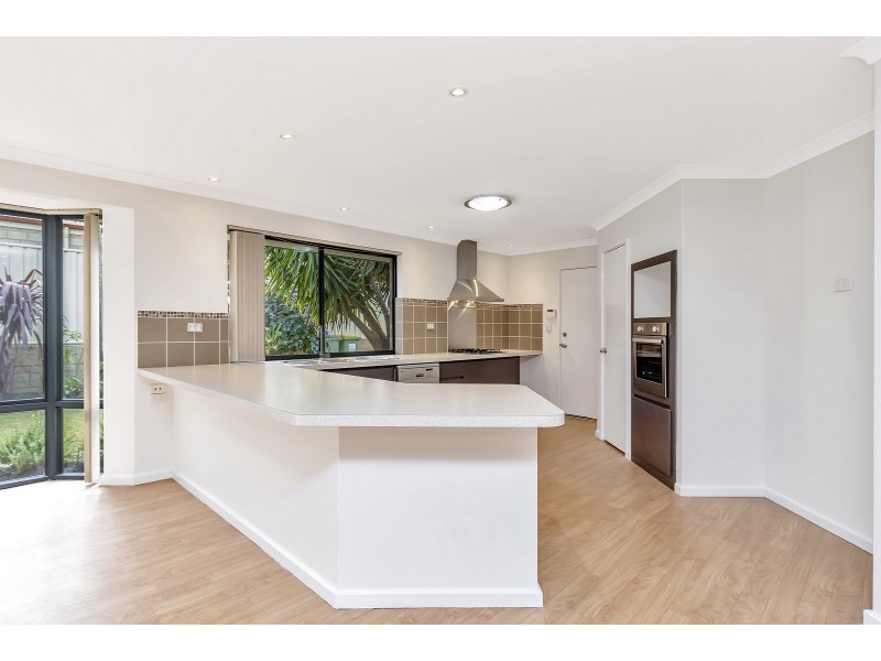 4 Regia Pass, Madora Bay WA 6210