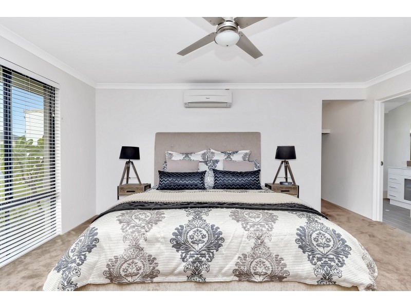 4 Regia Pass, Madora Bay WA 6210