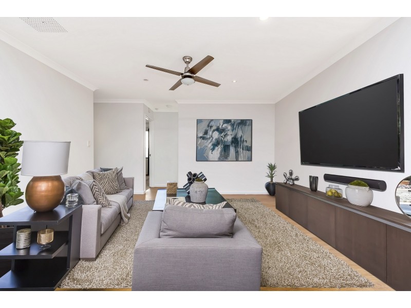 4 Regia Pass, Madora Bay WA 6210