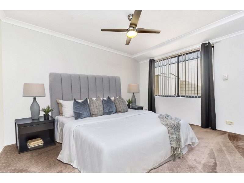 4 Regia Pass, Madora Bay WA 6210