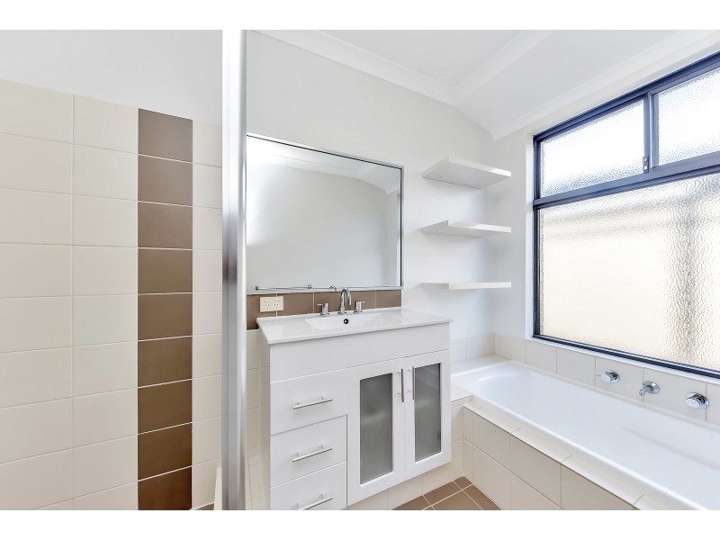 4 Regia Pass, Madora Bay WA 6210