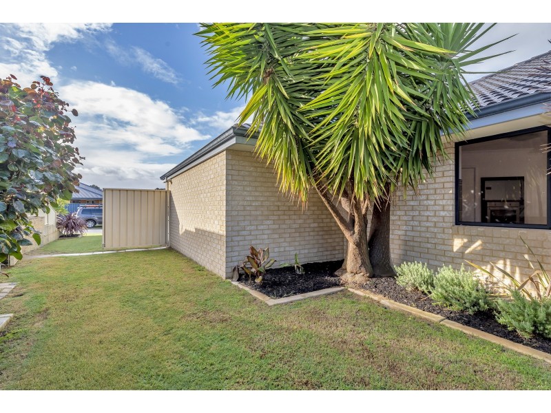 4 Regia Pass, Madora Bay WA 6210