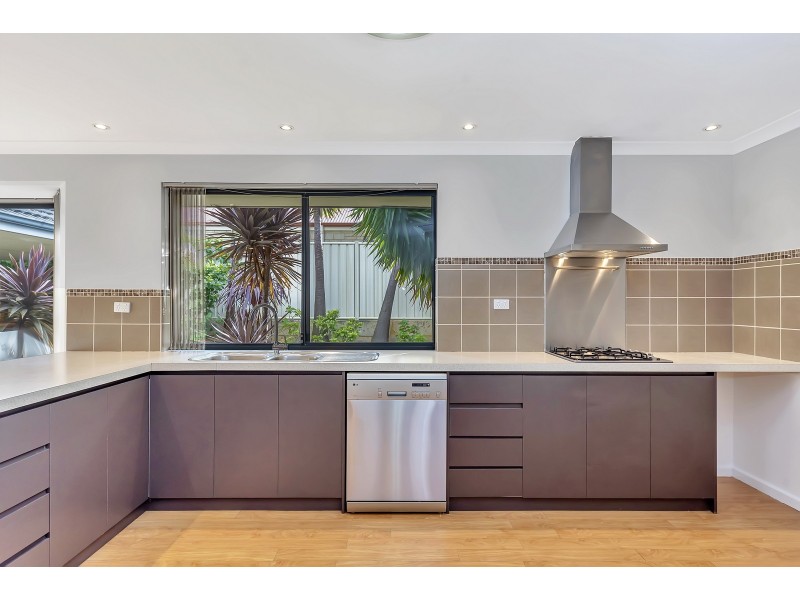 4 Regia Pass, Madora Bay WA 6210