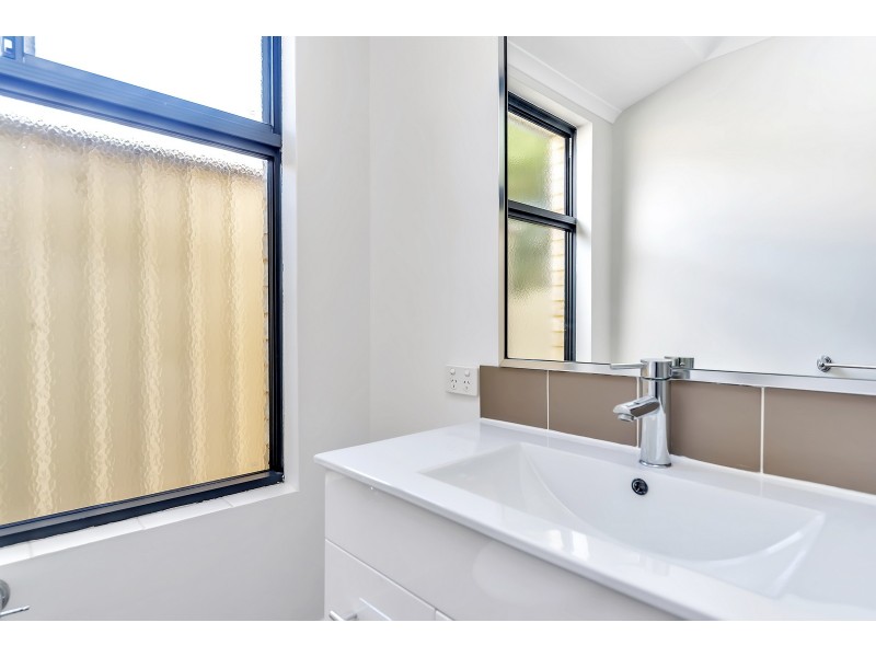 4 Regia Pass, Madora Bay WA 6210