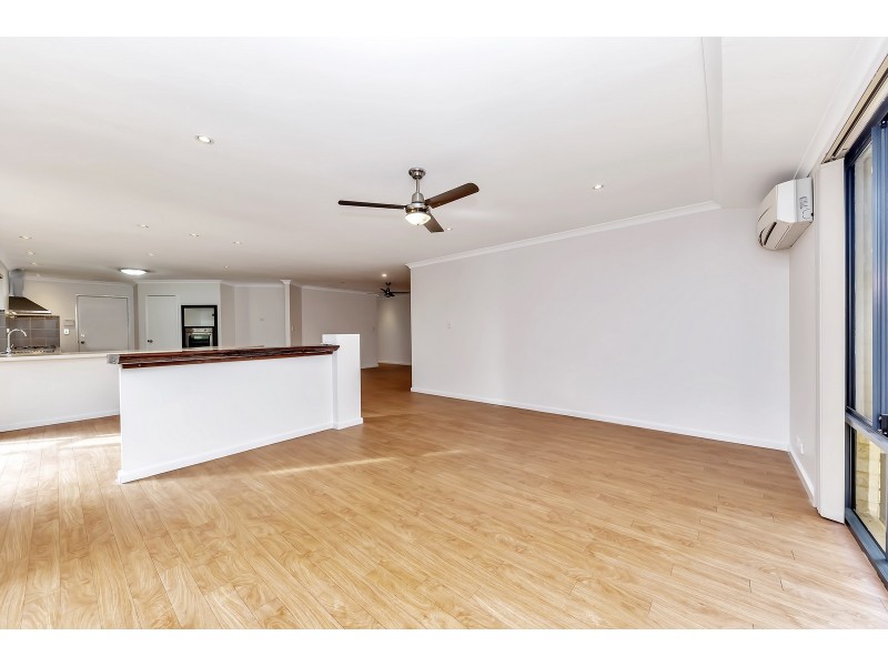 4 Regia Pass, Madora Bay WA 6210