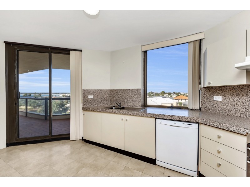 14/6A Valley Road, Halls Head WA 6210
