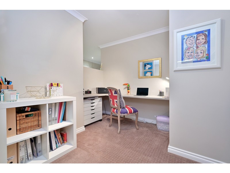 18 Bardeen Pass, Carramar WA 6031