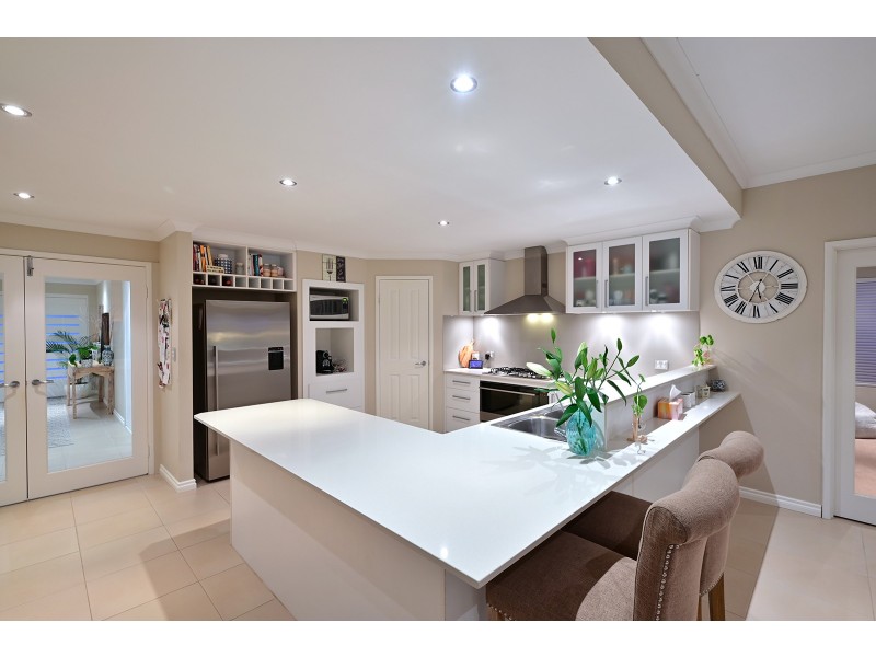 18 Bardeen Pass, Carramar WA 6031