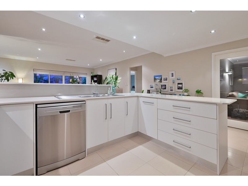 18 Bardeen Pass, Carramar WA 6031