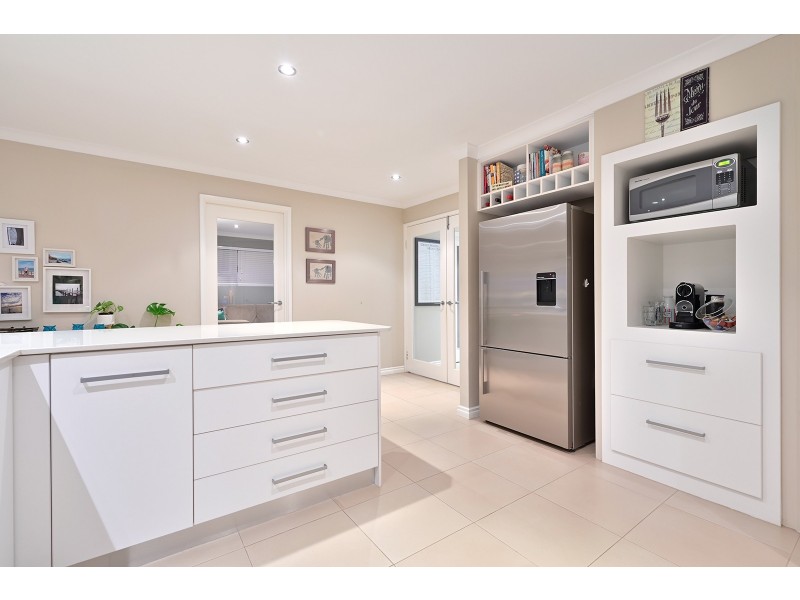 18 Bardeen Pass, Carramar WA 6031