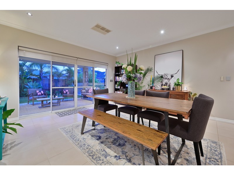 18 Bardeen Pass, Carramar WA 6031