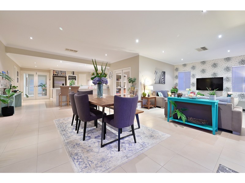 18 Bardeen Pass, Carramar WA 6031