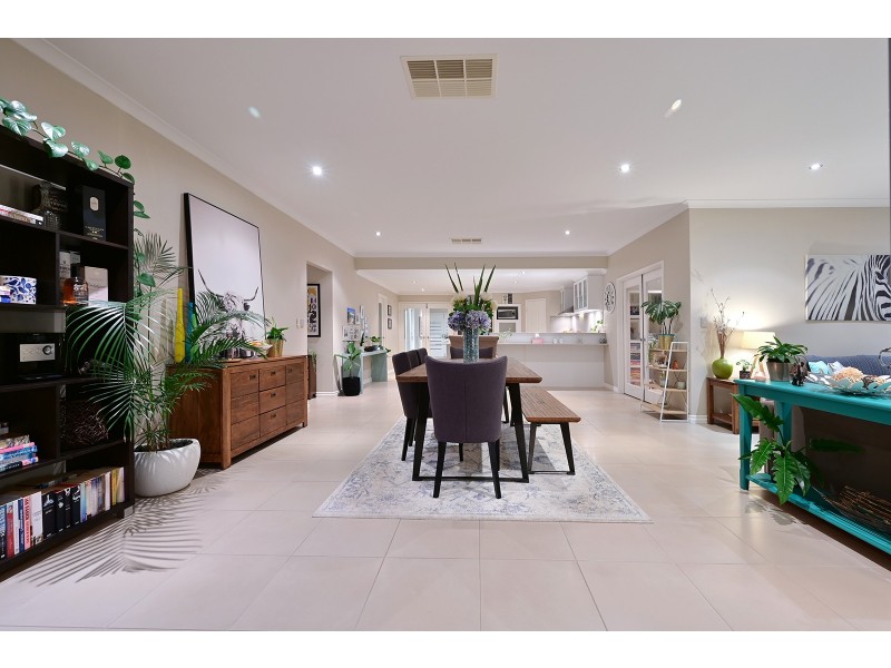 18 Bardeen Pass, Carramar WA 6031