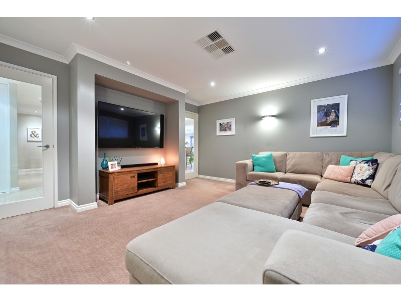 18 Bardeen Pass, Carramar WA 6031