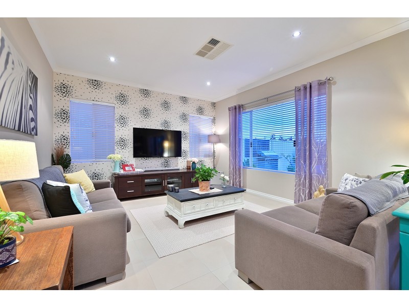 18 Bardeen Pass, Carramar WA 6031