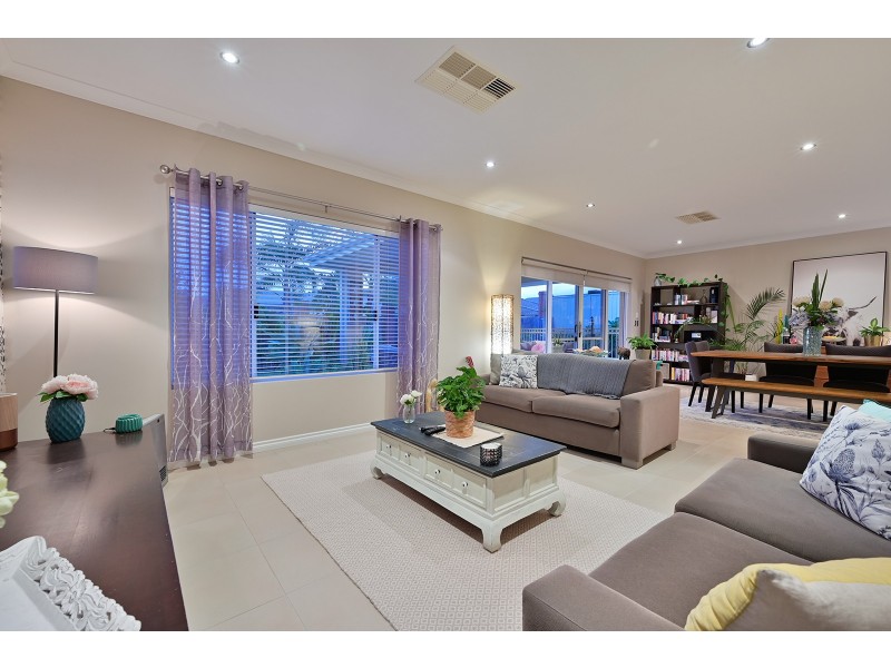 18 Bardeen Pass, Carramar WA 6031