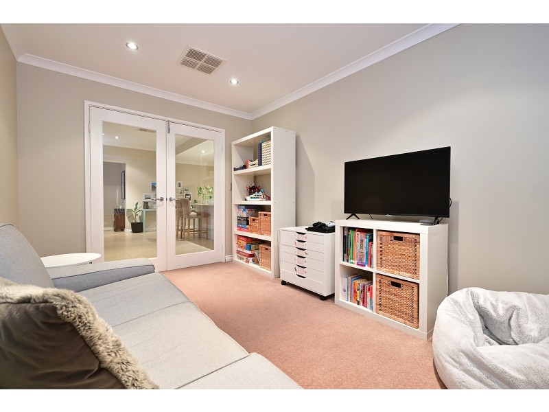 18 Bardeen Pass, Carramar WA 6031