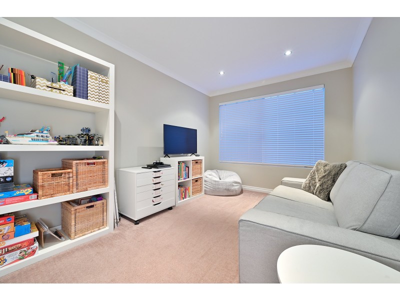 18 Bardeen Pass, Carramar WA 6031