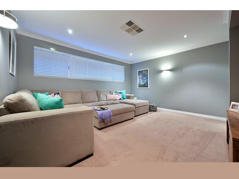 18 Bardeen Pass, Carramar WA 6031