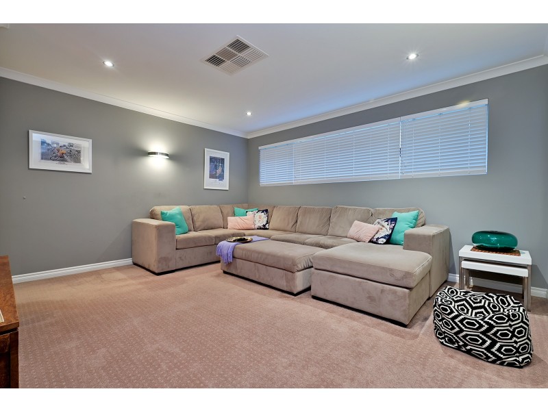 18 Bardeen Pass, Carramar WA 6031