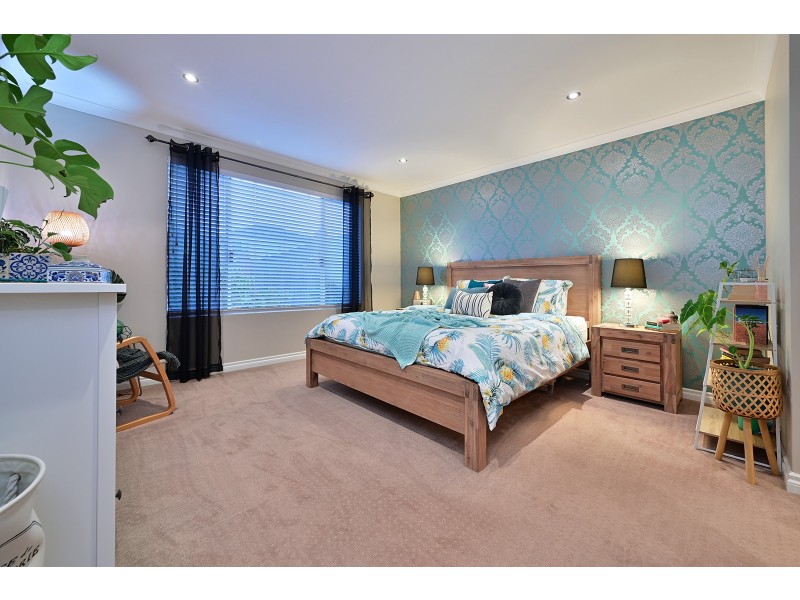 18 Bardeen Pass, Carramar WA 6031